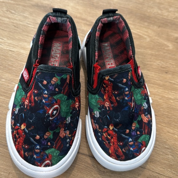GroundUp Boys Marvel Avenger Characters Size 8 Sneakers Slip On Easy‎ Wear Shoes - Picture 5 of 9